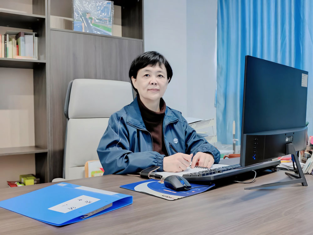 引领叉车行业锂电化潮流，为行业提供专业解决方案与全面服务支持